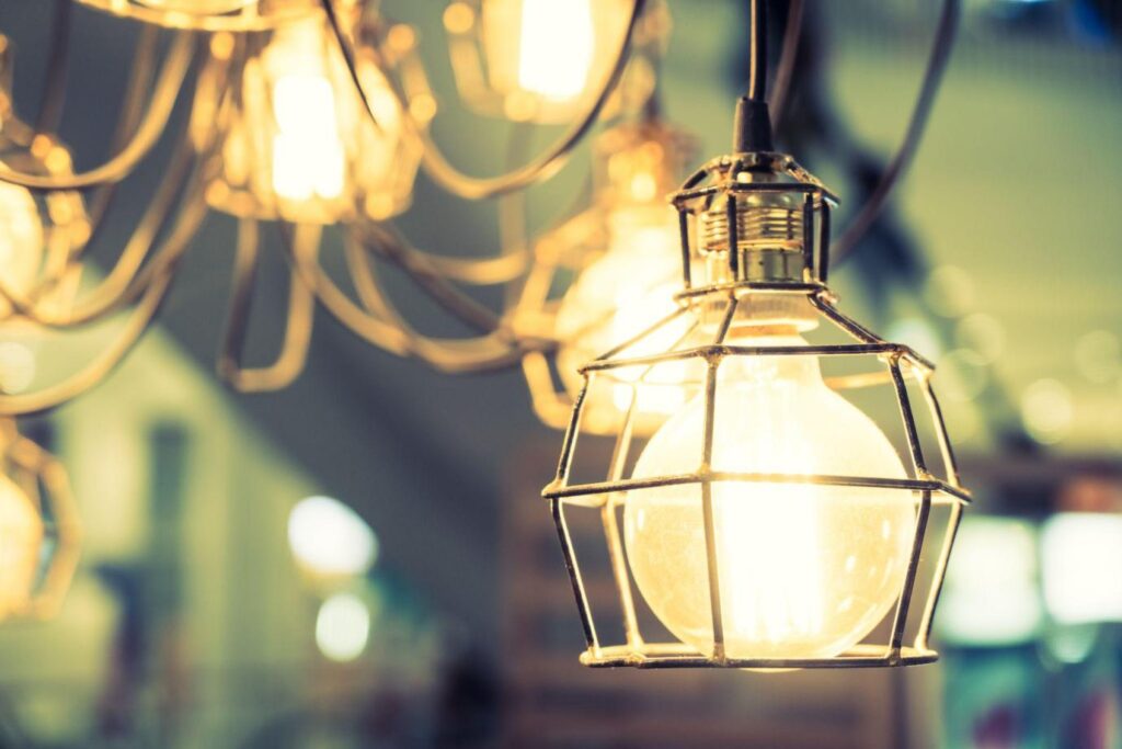 what is the difference between e26 and e27 lamp sockets?